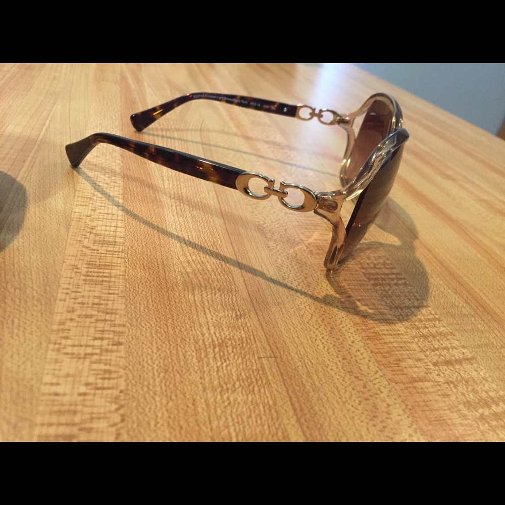 **Brand new** COACH sunglasses with case, cloth - Picture 4 of 5